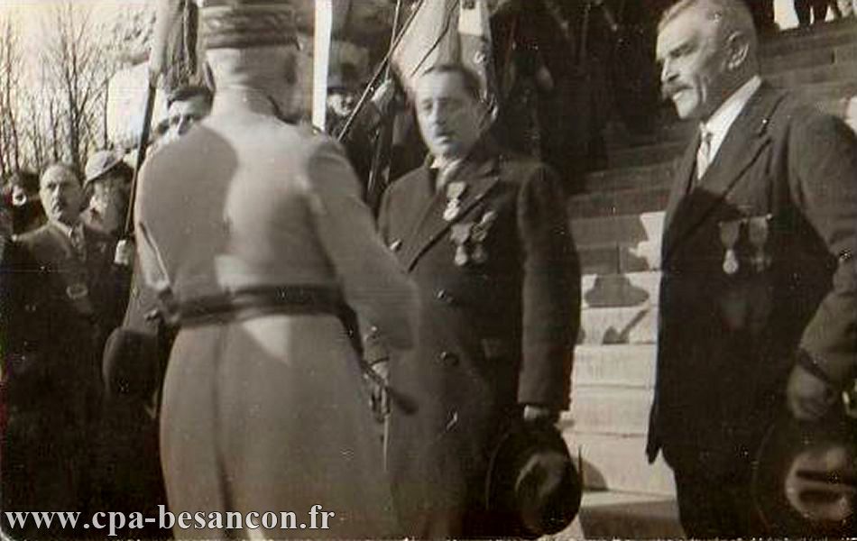 BESANÇON - Remise de la Légion d'Honneur à M. le Maire (Charles Siffert) au monument aux Morts, le 11 novembre 1934.